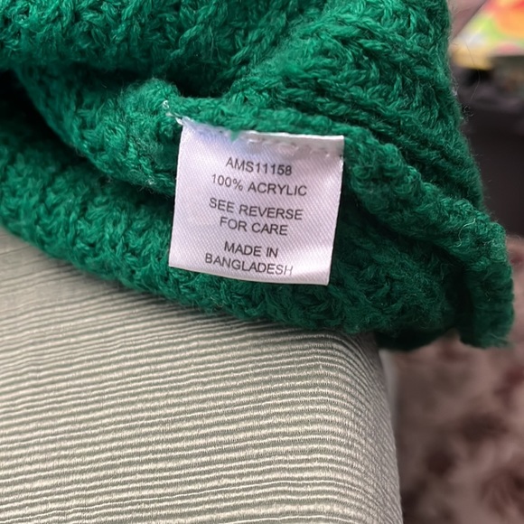 ALISON ANDREWS Large Kelly green button shoulder cable knit sweater. - Picture 4 of 5